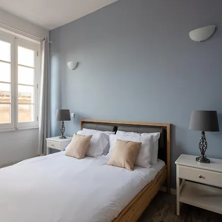 דירה Bnbnova - Historic Penthouse