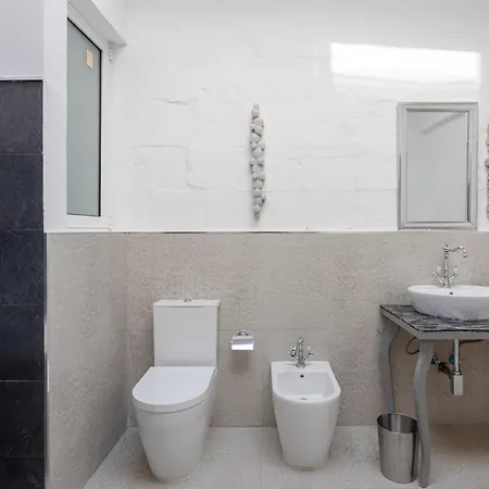 Apartment Bnbnova - Historic Penthouse Valletta
