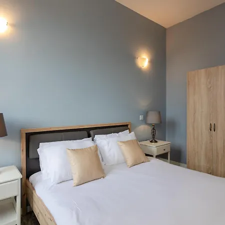 דירה Bnbnova - Historic Penthouse