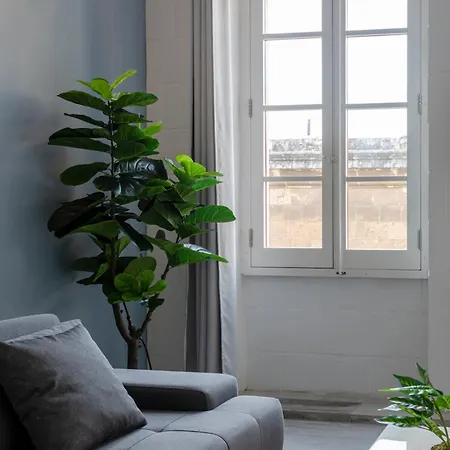 דירה Bnbnova - Historic Penthouse