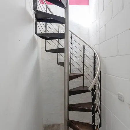 דירה Bnbnova - Historic Penthouse ואלטה