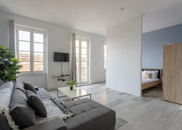 Bnbnova - Historic Penthouse *